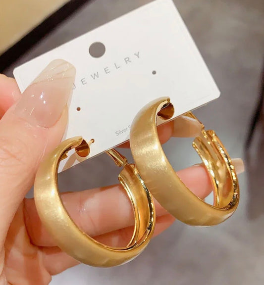 Exaggerated Retro Brushed Metal Hoops