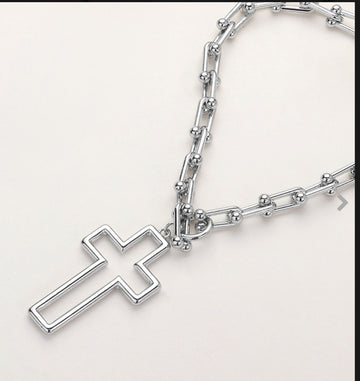 17” Silver open cross w/unique chain