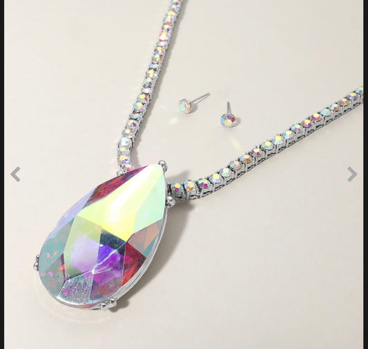 Teardrop Pendant w/Rhinestone Studded chain