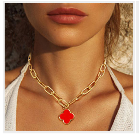 Clover Pendant w/Paperclip chain.