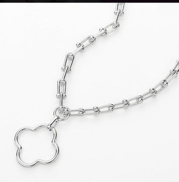 Clover Pendant w/Horseshoe Chain