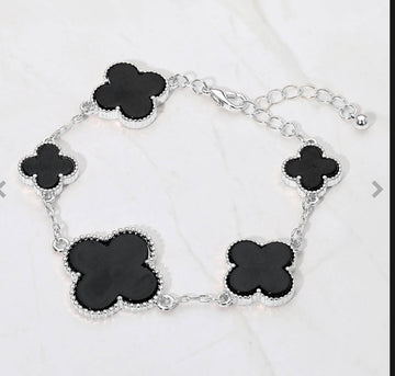 Graduated clover 🖤